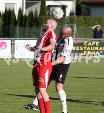 Fussball Kaerntner Liga. Bleiburg gegen KAC.   Nikola Tolimir (Bleiburg),  Sebastian Chum   (KAC). Bleiburg, am 12.8.2023.
Foto: Kuess
---
pressefotos, pressefotografie, kuess, qs, qspictures, sport, bild, bilder, bilddatenbank