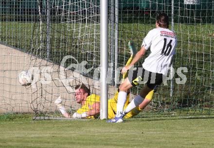 Fussball Kaerntner Liga. Bleiburg gegen KAC.   Miha Vidmar (Bleiburg),   Florian Magnes  (KAC). Bleiburg, am 12.8.2023.
Foto: Kuess
---
pressefotos, pressefotografie, kuess, qs, qspictures, sport, bild, bilder, bilddatenbank