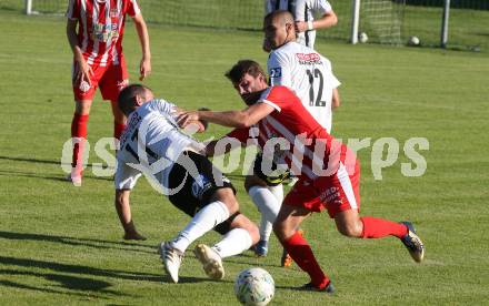 Fussball Kaerntner Liga. Bleiburg gegen KAC.   Patrick Paul Oswaldi (Bleiburg),    Jakob Orgonyi (KAC). Bleiburg, am 12.8.2023.
Foto: Kuess
---
pressefotos, pressefotografie, kuess, qs, qspictures, sport, bild, bilder, bilddatenbank