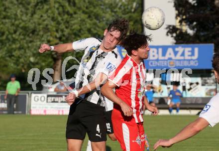 Fussball Kaerntner Liga. Bleiburg gegen KAC.   Raphael Huber (Bleiburg),   Markus Partl  (KAC). Bleiburg, am 12.8.2023.
Foto: Kuess
---
pressefotos, pressefotografie, kuess, qs, qspictures, sport, bild, bilder, bilddatenbank