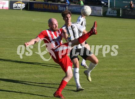 Fussball Kaerntner Liga. Bleiburg gegen KAC.   Raphael Huber (Bleiburg),    Sebastian Chum (KAC). Bleiburg, am 12.8.2023.
Foto: Kuess
---
pressefotos, pressefotografie, kuess, qs, qspictures, sport, bild, bilder, bilddatenbank