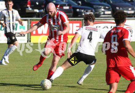 Fussball Kaerntner Liga. Bleiburg gegen KAC.  Raphael Huber  (Bleiburg),  Sebastian Chum   (KAC). Bleiburg, am 12.8.2023.
Foto: Kuess
---
pressefotos, pressefotografie, kuess, qs, qspictures, sport, bild, bilder, bilddatenbank