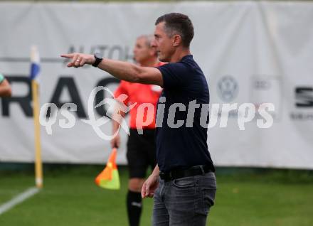 Fussball Kaerntner Liga. Treibach gegen Voelkermarkt.  Trainer Karl Schweighofer  (Treibach).  Treibach, am 18.8.2023.
Foto: Kuess
---
pressefotos, pressefotografie, kuess, qs, qspictures, sport, bild, bilder, bilddatenbank