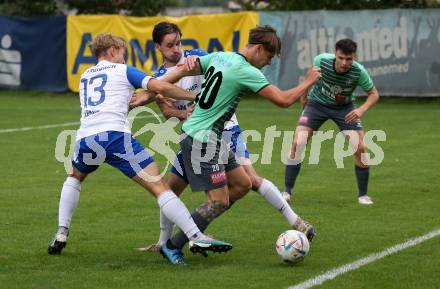 Fussball Kaerntner Liga. Treibach gegen Voelkermarkt.  Alexander Kerhe,  Marco Paul Pirker (Treibach),    Raphael Lukas Kulterer (Voelkermarkt). Treibach, am 18.8.2023.
Foto: Kuess
---
pressefotos, pressefotografie, kuess, qs, qspictures, sport, bild, bilder, bilddatenbank