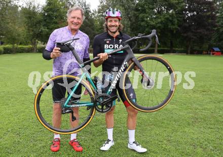 Radsport. Tour de Franz. Franz Klammer, Marco Haller . St. Veit, am 9.8.2023.
Foto: Kuess



---
pressefotos, pressefotografie, kuess, qs, qspictures, sport, bild, bilder, bilddatenbank