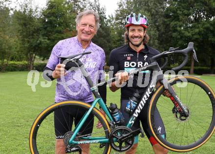 Radsport. Tour de Franz.  Franz Klammer, Marco Haller. St. Veit, am 9.8.2023.
Foto: Kuess



---
pressefotos, pressefotografie, kuess, qs, qspictures, sport, bild, bilder, bilddatenbank