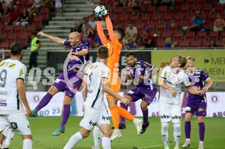 Fussball Bundesliga. SK Austria Klagenfurt gegen Cashpoint SCR Altach.  Nicolas Wimmer, Kosmas Gkezos (Klagenfurt),   Dejan Stojanovic  (Altach).  Klagenfurt, am 19.8.2023.
Foto: Kuess
---
pressefotos, pressefotografie, kuess, qs, qspictures, sport, bild, bilder, bilddatenbank