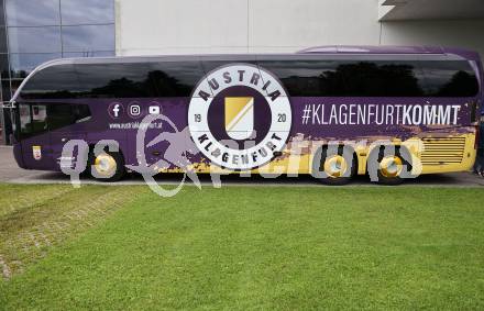 Fussball Bundesliga. SK Austria Klagenfurt gegen WAC. Bus. Klagenfurt, am 9.8.2023.
Foto: Kuess
---
pressefotos, pressefotografie, kuess, qs, qspictures, sport, bild, bilder, bilddatenbank