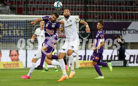 Fussball Bundesliga. SK Austria Klagenfurt gegen Cashpoint SCR Altach. Kosmas Gkezos,    (Klagenfurt),  Atdhe Nuhiu  (Altach).  Klagenfurt, am 19.8.2023.
Foto: Kuess
---
pressefotos, pressefotografie, kuess, qs, qspictures, sport, bild, bilder, bilddatenbank