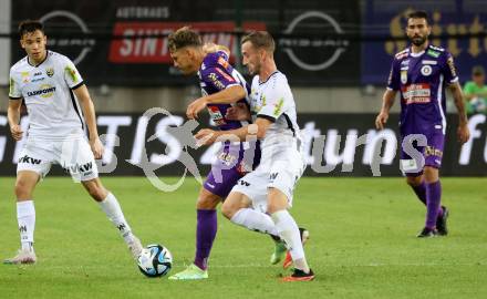 Fussball Bundesliga. SK Austria Klagenfurt gegen Cashpoint SCR Altach.  Christopher Wernitznig,   (Klagenfurt),  Mike Steven Baehre  (Altach).  Klagenfurt, am 19.8.2023.
Foto: Kuess
---
pressefotos, pressefotografie, kuess, qs, qspictures, sport, bild, bilder, bilddatenbank