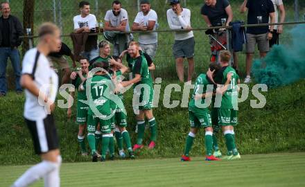 Fussball Kaerntner Liga. Lendorf gegen Spittal.  Torjubel Mario Zagler, Michael Morgenstern (Lendorf), Lendorf am 25.8.2023.
Foto: Kuess
---
pressefotos, pressefotografie, kuess, qs, qspictures, sport, bild, bilder, bilddatenbank