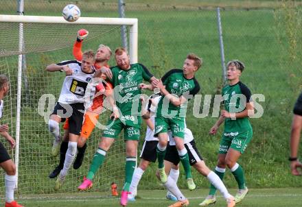 Fussball Kaerntner Liga. Lendorf gegen Spittal.  Christian Wernisch, Joseph Rainer (Lendorf),  Paul Mayerhofer, Tristan Bruekk   (Spittal). Lendorf am 25.8.2023.
Foto: Kuess
---
pressefotos, pressefotografie, kuess, qs, qspictures, sport, bild, bilder, bilddatenbank