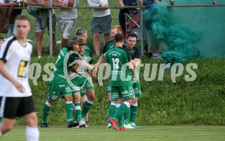 Fussball Kaerntner Liga. Lendorf gegen Spittal.  Torjubel Mario Zagler, Michael Morgenstern (Lendorf), Lendorf am 25.8.2023.
Foto: Kuess
---
pressefotos, pressefotografie, kuess, qs, qspictures, sport, bild, bilder, bilddatenbank