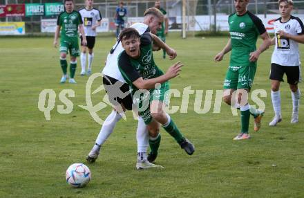 Fussball Kaerntner Liga. Lendorf gegen Spittal.  Fabio Norbert Daxer  (Lendorf),  Tristan Bruekk   (Spittal). Lendorf am 25.8.2023.
Foto: Kuess
---
pressefotos, pressefotografie, kuess, qs, qspictures, sport, bild, bilder, bilddatenbank