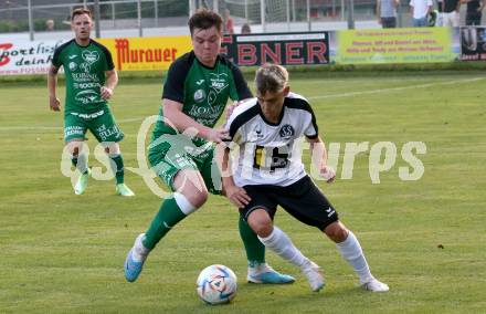 Fussball Kaerntner Liga. Lendorf gegen Spittal.  Florian Pingist  (Lendorf),   Matteo Revelant  (Spittal). Lendorf am 25.8.2023.
Foto: Kuess
---
pressefotos, pressefotografie, kuess, qs, qspictures, sport, bild, bilder, bilddatenbank