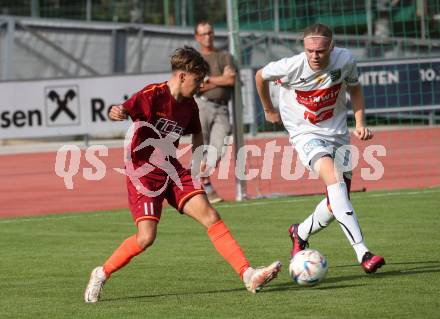 Fussball Unterliga West. Lienz gegen Woelfnitz   Andre Mathias Tabernig (Lienz),  Nikolaos Legat   (Woelfnitz). Lienz am 26.8.2023.
Foto: Kuess
---
pressefotos, pressefotografie, kuess, qs, qspictures, sport, bild, bilder, bilddatenbank