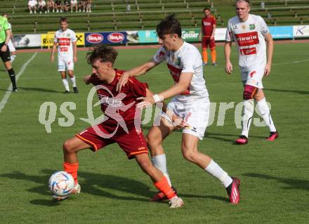 Fussball Unterliga West. Lienz gegen Woelfnitz  Sandro Unterreiner  (Lienz),   Nikolaos Legat  (Woelfnitz). Lienz am 26.8.2023.
Foto: Kuess
---
pressefotos, pressefotografie, kuess, qs, qspictures, sport, bild, bilder, bilddatenbank