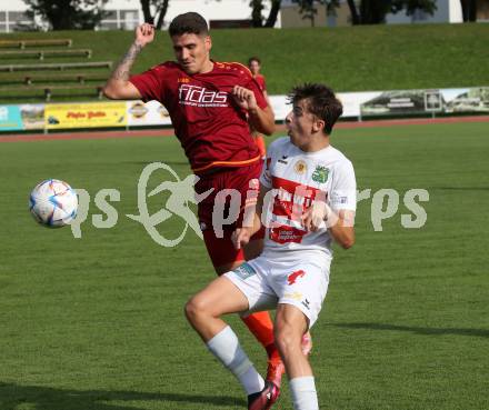 Fussball Unterliga West. Lienz gegen Woelfnitz   Sandro Unterreiner (Lienz),   Aljaz Tot  (Woelfnitz). Lienz am 26.8.2023.
Foto: Kuess
---
pressefotos, pressefotografie, kuess, qs, qspictures, sport, bild, bilder, bilddatenbank