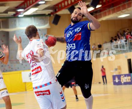 Handball BUndesliga. SC Ferlach gegen HC FIVERS WAT Margareten. Adrian Milicevic,   (SCF),   Leander Brenneis (Margareten). Ferlach, am 5.9.2023.
Foto: Kuess
---
pressefotos, pressefotografie, kuess, qs, qspictures, sport, bild, bilder, bilddatenbank