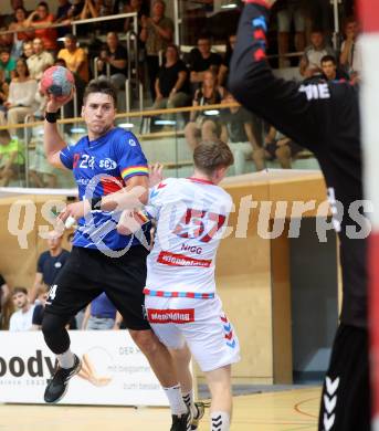 Handball BUndesliga. SC Ferlach gegen HC FIVERS WAT Margareten. Mladan Jovanovic,  (SCF),   Jakob Nigg   (Margareten). Ferlach, am 5.9.2023.
Foto: Kuess
---
pressefotos, pressefotografie, kuess, qs, qspictures, sport, bild, bilder, bilddatenbank