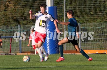 Fussball Kaerntner Liga. Kraig gegen Spittal.  Marco Reibnegger  (Kraig),   Samuel Muellmann (Spittal). Kraig, am 9.9.2023.
Foto: Kuess
---
pressefotos, pressefotografie, kuess, qs, qspictures, sport, bild, bilder, bilddatenbank