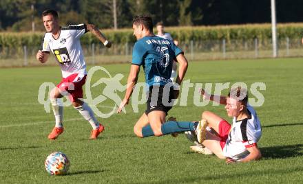 Fussball Kaerntner Liga. Kraig gegen Spittal.  Sebastian Hertelt  (Kraig),   Ralph Roman Scheer  (Spittal). Kraig, am 9.9.2023.
Foto: Kuess
---
pressefotos, pressefotografie, kuess, qs, qspictures, sport, bild, bilder, bilddatenbank