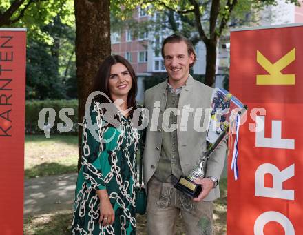 Eishockey. ICE Hockey League. Wahl zum Kaerntner Eishockey Superstar. Stephanie Lindner, Philipp Lindner (VSV). Velden, am 12.9.2023.
Foto: Kuess








---
pressefotos, pressefotografie, kuess, qs, qspictures, sport, bild, bilder, bilddatenbank