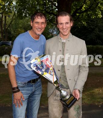 Eishockey. ICE Hockey League. Wahl zum Kaerntner Eishockey Superstar. Gerhard Petschar, Philipp Lindner (VSV). Velden, am 12.9.2023.
Foto: Kuess
---
pressefotos, pressefotografie, kuess, qs, qspictures, sport, bild, bilder, bilddatenbank