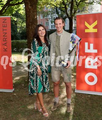 Eishockey. ICE Hockey League. Wahl zum Kaerntner Eishockey Superstar. Stephanie Lindner, Philipp Lindner (VSV). Velden, am 12.9.2023.
Foto: Kuess
---
pressefotos, pressefotografie, kuess, qs, qspictures, sport, bild, bilder, bilddatenbank