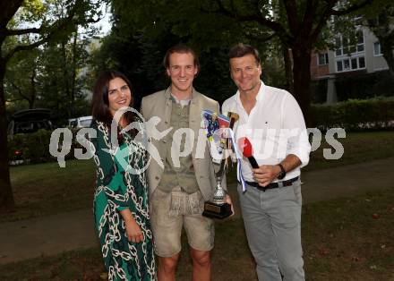 Eishockey. ICE Hockey League. Wahl zum Kaerntner Eishockey Superstar. Stephanie Lindner, Philipp Lindner (VSV), Hannes Orasche. Velden, am 12.9.2023.
Foto: Kuess
---
pressefotos, pressefotografie, kuess, qs, qspictures, sport, bild, bilder, bilddatenbank