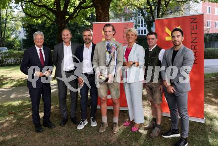 Eishockey. ICE Hockey League. Wahl zum Kaerntner Eishockey Superstar. Peter Kaiser, Gerald Rauchenwald, Andreas Schwab,  Philipp Lindner, Karin Bernhard, Max Strohmaier (VSV). Velden, am 12.9.2023.
Foto: Kuess
---
pressefotos, pressefotografie, kuess, qs, qspictures, sport, bild, bilder, bilddatenbank