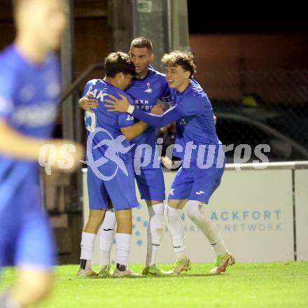 Fussball Kaerntner Liga. SAK gegen Donau.   Torjubel Tim Misvelj, Zoran Vukovic, Jan Sasa Ogris-Martic  (SAK).  Klagenfurt, am 15.9.2023.
Foto: Kuess
---
pressefotos, pressefotografie, kuess, qs, qspictures, sport, bild, bilder, bilddatenbank