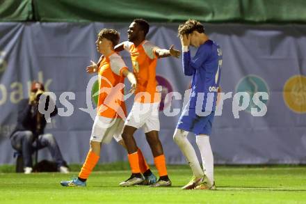 Fussball Kaerntner Liga. SAK gegen Donau.  Torjubel Andre Hubert Schmedler, Boyo Jarjue (Donau). Klagenfurt, am 15.9.2023.
Foto: Kuess
---
pressefotos, pressefotografie, kuess, qs, qspictures, sport, bild, bilder, bilddatenbank