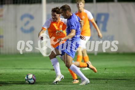 Fussball Kaerntner Liga. SAK gegen Donau.   Luka Gajic  (SAK),   Nikolaus Johannes Ziehaus (Donau). Klagenfurt, am 15.9.2023.
Foto: Kuess
---
pressefotos, pressefotografie, kuess, qs, qspictures, sport, bild, bilder, bilddatenbank