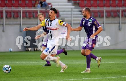 Fussball Bundesliga. SK Austria Klagenfurt gegen LASK.   Rico Benatelli, (Klagenfurt),  Robert Zulj   (LASK).  Klagenfurt, am 16.9.2023.
Foto: Kuess
---
pressefotos, pressefotografie, kuess, qs, qspictures, sport, bild, bilder, bilddatenbank