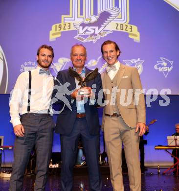 Eishockey Bundesliga. 100 Jahr Feier VSV.   Alexander Rauchenwald, Peter Raffl, Philipp Lindner. Villach, am 21.9.2023.
Foto: Kuess
www.qspictures.net
---
pressefotos, pressefotografie, kuess, qs, qspictures, sport, bild, bilder, bilddatenbank