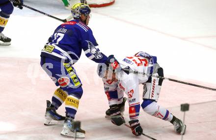 EBEL. Eishockey Bundesliga. EC VSV gegen HC Innsbruck Die Haie.  Arturs Kulda  (VSV), Luis Ludin  (Innsbruck). Villach, am 22.9.2023
Foto: Kuess
www.qspictures.net
---
pressefotos, pressefotografie, kuess, qs, qspictures, sport, bild, bilder, bilddatenbank