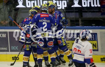 EBEL. Eishockey Bundesliga. EC VSV gegen HC Innsbruck Die Haie.   Torjubel John Hughes, Dylan Macpherson, Robert Sabolic  (VSV). Villach, am 22.9.2023
Foto: Kuess
www.qspictures.net
---
pressefotos, pressefotografie, kuess, qs, qspictures, sport, bild, bilder, bilddatenbank