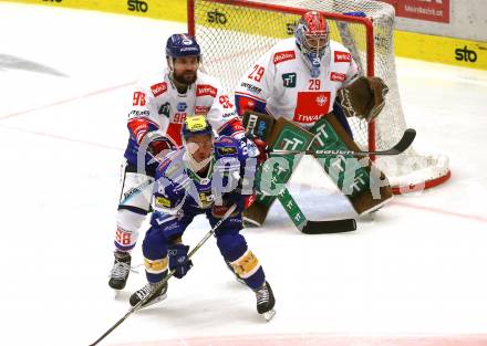 EBEL. Eishockey Bundesliga. EC VSV gegen HC Innsbruck Die Haie.  Anthony Luciani   (VSV), Jan Lattner, Evan Buitenhuis   (Innsbruck). Villach, am 22.9.2023
Foto: Kuess
www.qspictures.net
---
pressefotos, pressefotografie, kuess, qs, qspictures, sport, bild, bilder, bilddatenbank