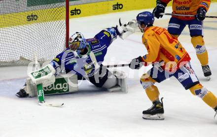 EBEL. Eishockey Bundesliga. EC VSV gegen Asiago Hockey.   Jean Philippe Lamoureux,  (VSV),   Samuele Zampieri  (Asiago). Villach, am 26.9.2023
Foto: Kuess
www.qspictures.net
---
pressefotos, pressefotografie, kuess, qs, qspictures, sport, bild, bilder, bilddatenbank