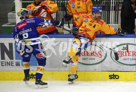 EBEL. Eishockey Bundesliga. EC VSV gegen Asiago Hockey.   Alexander Rauchenwald, (VSV),   Stefano Marchetti  (Asiago). Villach, am 26.9.2023
Foto: Kuess
www.qspictures.net
---
pressefotos, pressefotografie, kuess, qs, qspictures, sport, bild, bilder, bilddatenbank