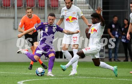 Fussball Bundesliga. SK Austria Klagenfurt gegen FC Red Bull Salzburg.  Sinan Karweina,   (Klagenfurt),  Amankwah Forson  (Salzburg).  Klagenfurt, am 8.10.2023.
Foto: Kuess
---
pressefotos, pressefotografie, kuess, qs, qspictures, sport, bild, bilder, bilddatenbank