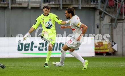 Fussball Bundesliga. SK Austria Klagenfurt gegen FC Red Bull Salzburg.   Phillip Menzel, (Klagenfurt),   Roko Simic  (Salzburg).  Klagenfurt, am 8.10.2023.
Foto: Kuess
---
pressefotos, pressefotografie, kuess, qs, qspictures, sport, bild, bilder, bilddatenbank