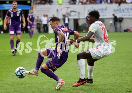 Fussball Bundesliga. SK Austria Klagenfurt gegen FC Red Bull Salzburg.  Sinan Karweina,   (Klagenfurt),   Lucas Gourna-Douath (Salzburg).  Klagenfurt, am 8.10.2023.
Foto: Kuess
---
pressefotos, pressefotografie, kuess, qs, qspictures, sport, bild, bilder, bilddatenbank