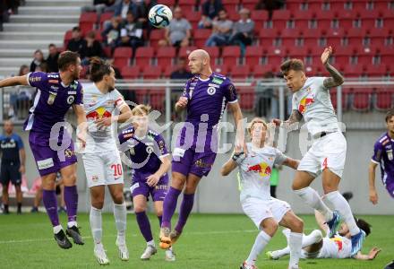 Fussball Bundesliga. SK Austria Klagenfurt gegen FC Red Bull Salzburg.  Nicolas Wimmer, Turgay Gemicibasi, (Klagenfurt),   Amar Dedic, Kamil Piatkowski   (Salzburg).  Klagenfurt, am 8.10.2023.
Foto: Kuess
---
pressefotos, pressefotografie, kuess, qs, qspictures, sport, bild, bilder, bilddatenbank