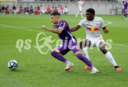 Fussball Bundesliga. SK Austria Klagenfurt gegen FC Red Bull Salzburg.   Sinan Karweina, (Klagenfurt),    Lucas Gourna-Douath (Salzburg).  Klagenfurt, am 8.10.2023.
Foto: Kuess
---
pressefotos, pressefotografie, kuess, qs, qspictures, sport, bild, bilder, bilddatenbank