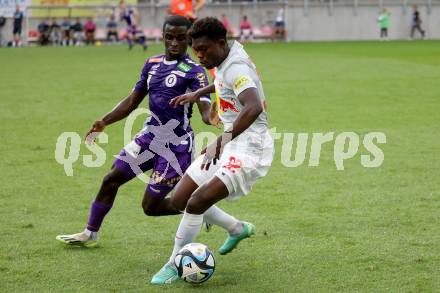 Fussball Bundesliga. SK Austria Klagenfurt gegen FC Red Bull Salzburg.  Solomon Bonnah,   (Klagenfurt),  Amankwah Forson  (Salzburg).  Klagenfurt, am 8.10.2023.
Foto: Kuess
---
pressefotos, pressefotografie, kuess, qs, qspictures, sport, bild, bilder, bilddatenbank