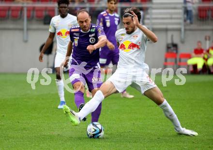 Fussball Bundesliga. SK Austria Klagenfurt gegen FC Red Bull Salzburg. Rico Benatelli,    (Klagenfurt),  Roko Simic  (Salzburg).  Klagenfurt, am 8.10.2023.
Foto: Kuess
---
pressefotos, pressefotografie, kuess, qs, qspictures, sport, bild, bilder, bilddatenbank