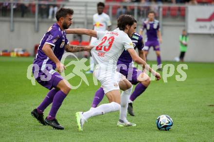 Fussball Bundesliga. SK Austria Klagenfurt gegen FC Red Bull Salzburg.  Kosmas Gkezos,   (Klagenfurt),   Roko Simic (Salzburg).  Klagenfurt, am 8.10.2023.
Foto: Kuess
---
pressefotos, pressefotografie, kuess, qs, qspictures, sport, bild, bilder, bilddatenbank