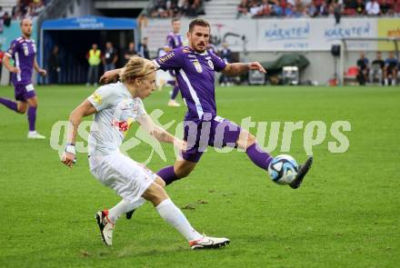 Fussball Bundesliga. SK Austria Klagenfurt gegen FC Red Bull Salzburg.    Turgay Gemicibasi, (Klagenfurt),  Mads Bidstrup   (Salzburg).  Klagenfurt, am 8.10.2023.
Foto: Kuess
---
pressefotos, pressefotografie, kuess, qs, qspictures, sport, bild, bilder, bilddatenbank